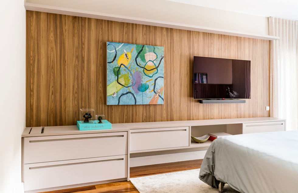 mueble de tv con panelado de madera