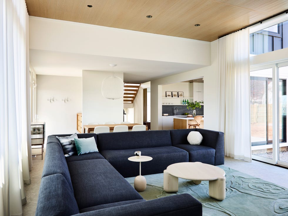 salón abierto de diseño contemporáneo con sofá esquinero