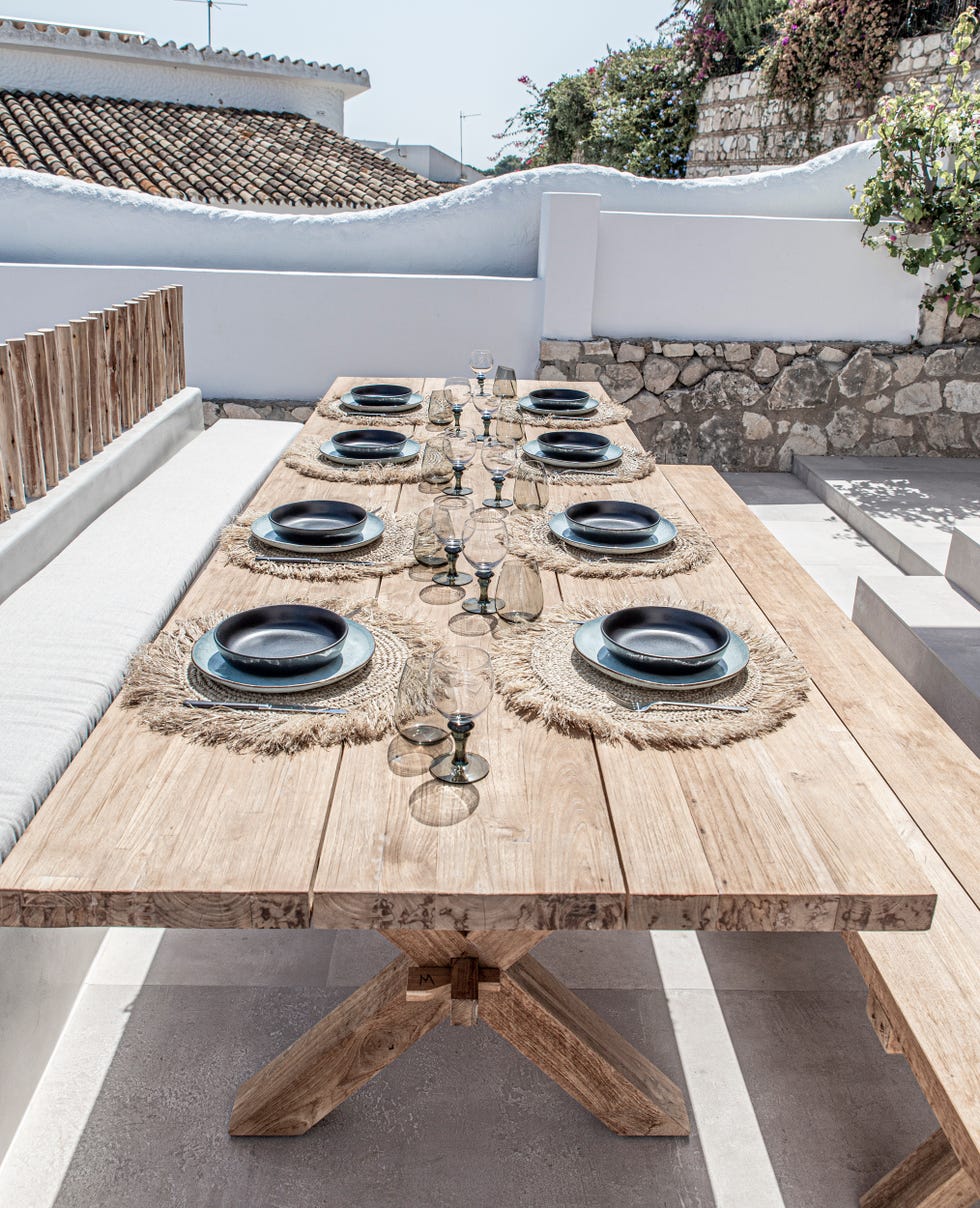 mesa de comedor exterior de madera