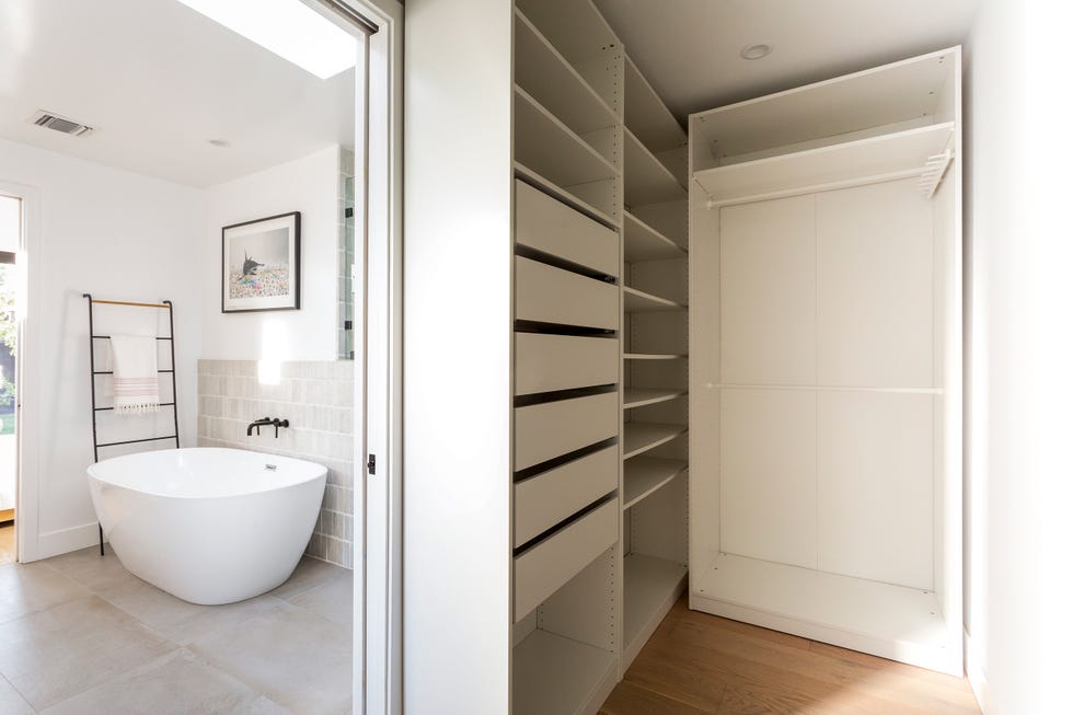 baño en suite y vestidor