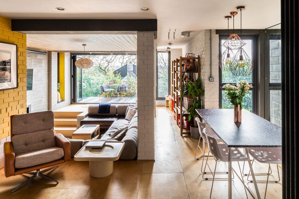 salón comedor con doble altura abierto a la terraza