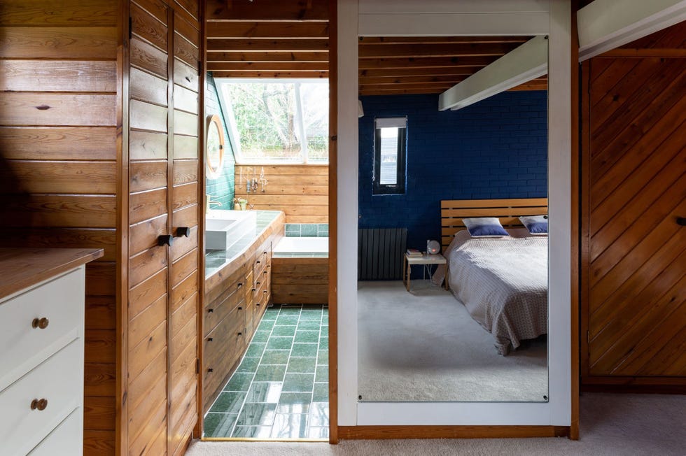 dormitorio con baño en suite
