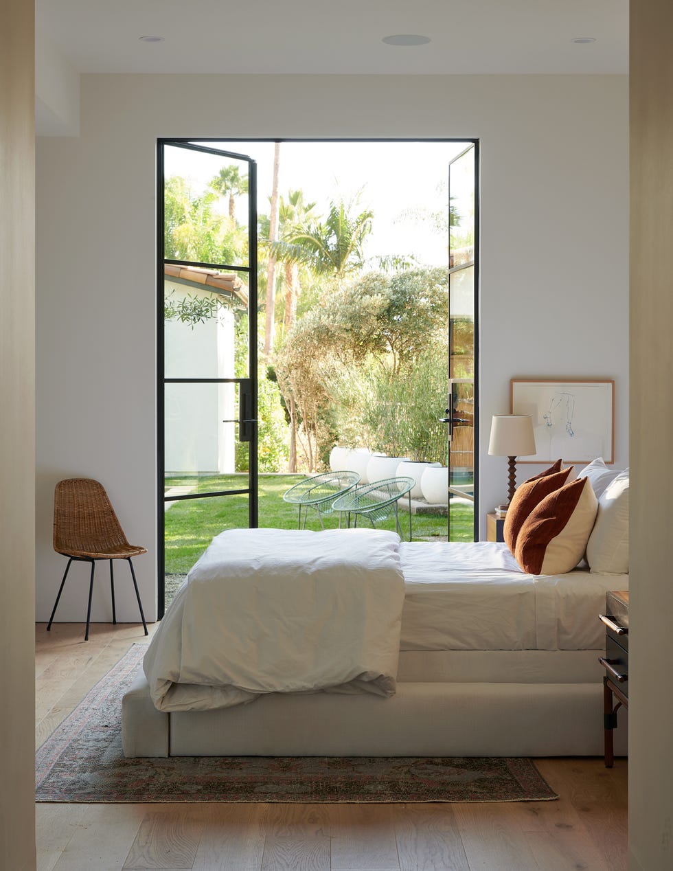 dormitorio abierto al jardín