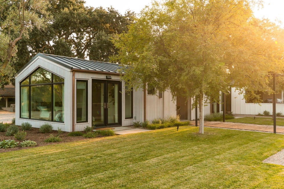 casa de diseño moderno con tejado a dos aguas
