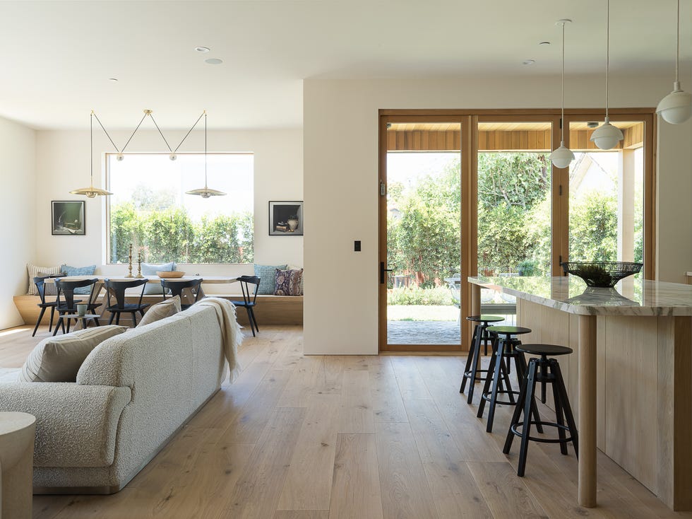 cocina abierta al salón con diseño scandifornian