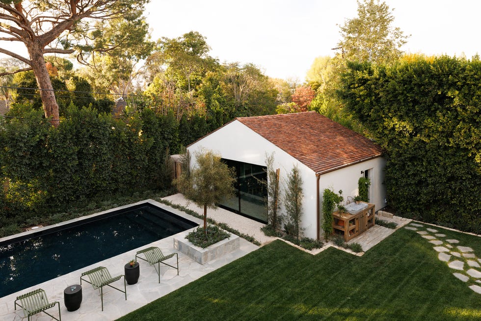 casa de invitados junto a la piscina