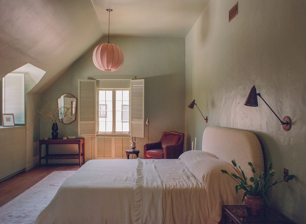 dormitorio vintage con cabecero bouclé
