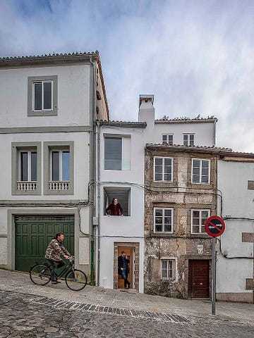 casa pequeña y estrecha en santiago de compostela