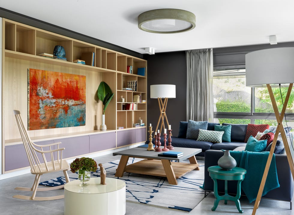 salón de diseño contemporáneo con sofá en l y chaise longue en color azul