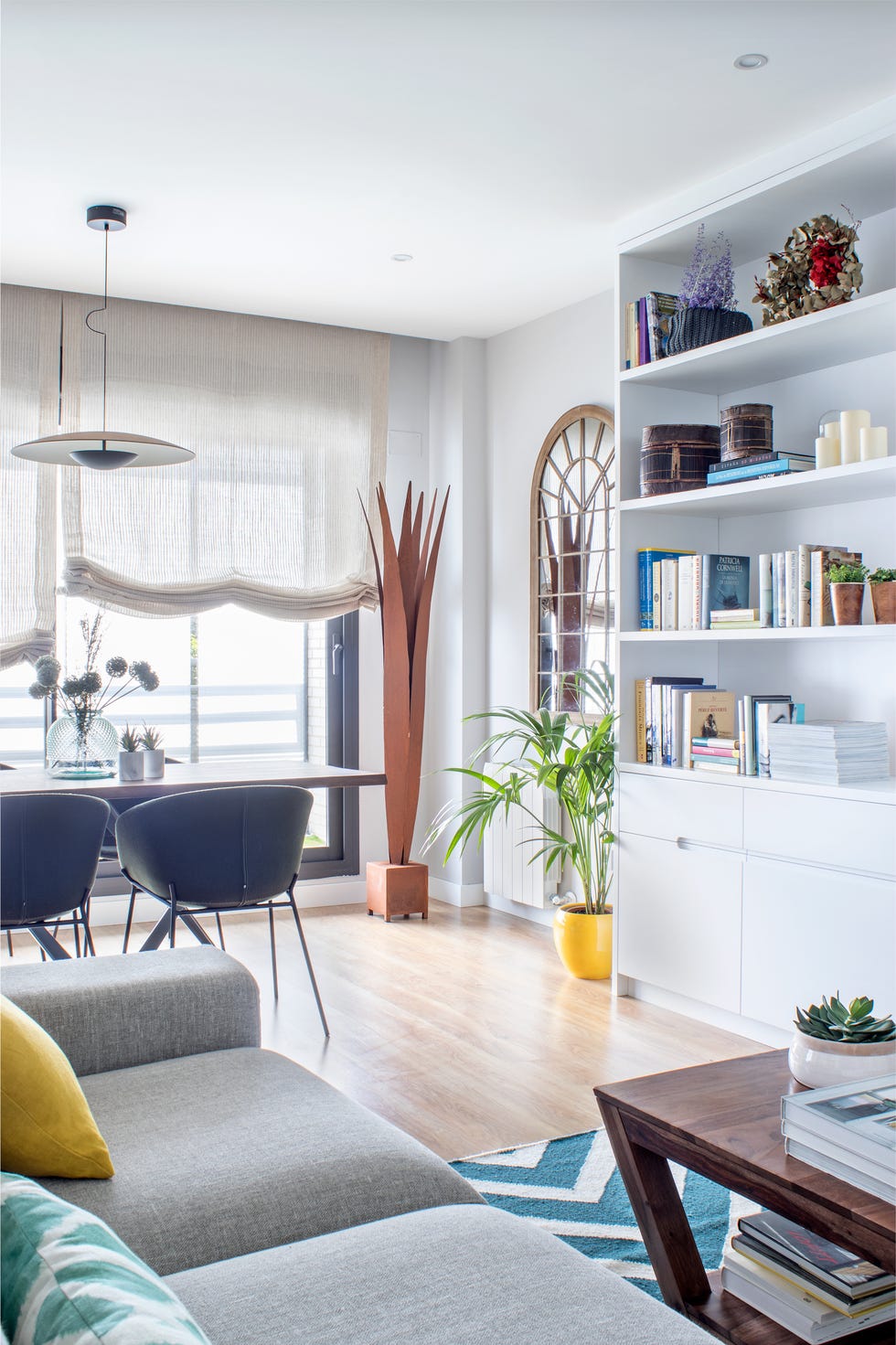salón abierto al comedor de diseño moderno