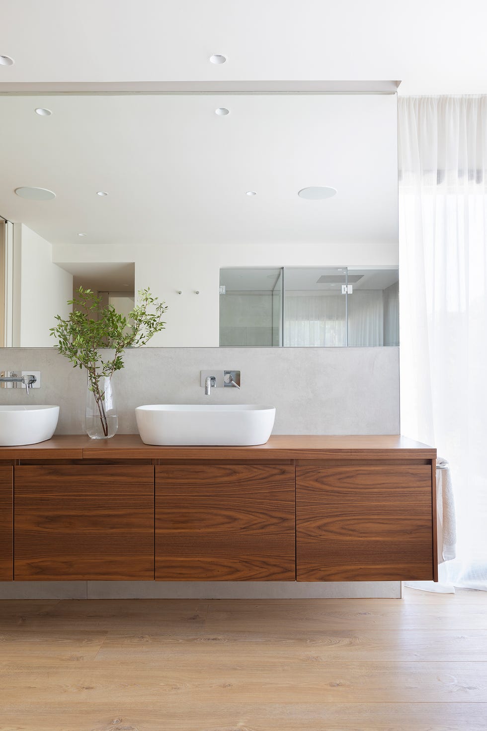 mueble bajolavabo de madera volado