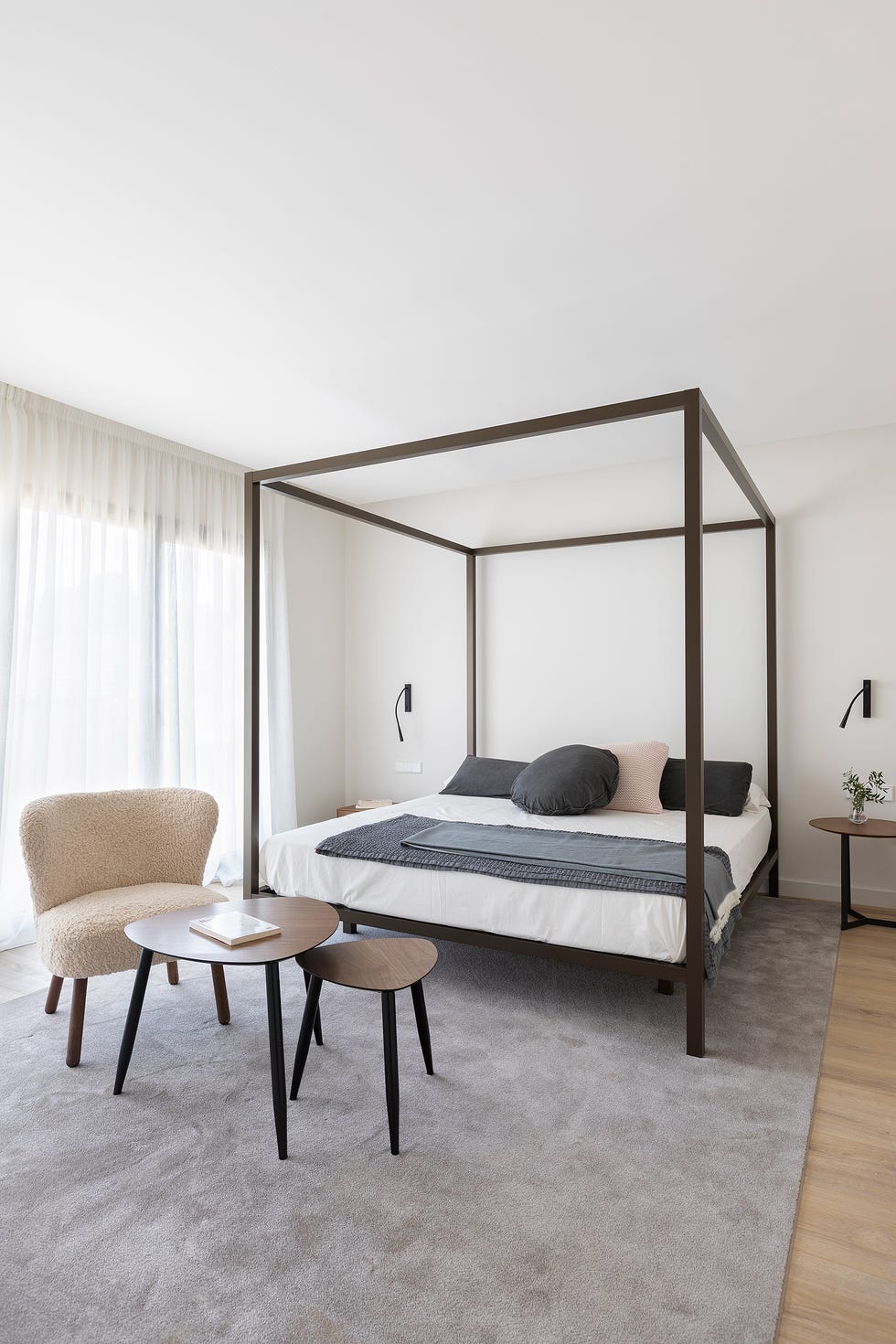 cama con dosel de metal