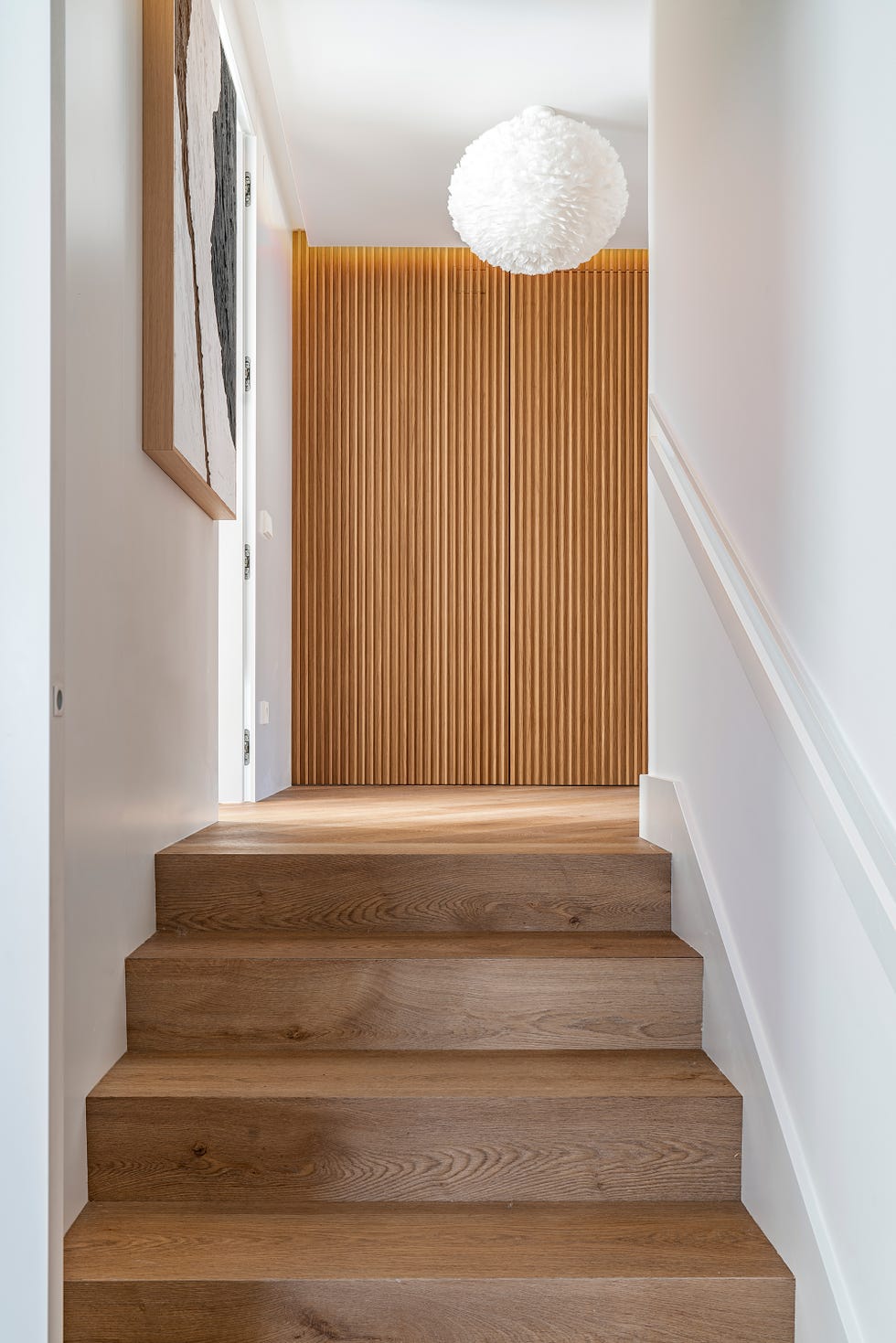 escalera con peldaños de madera