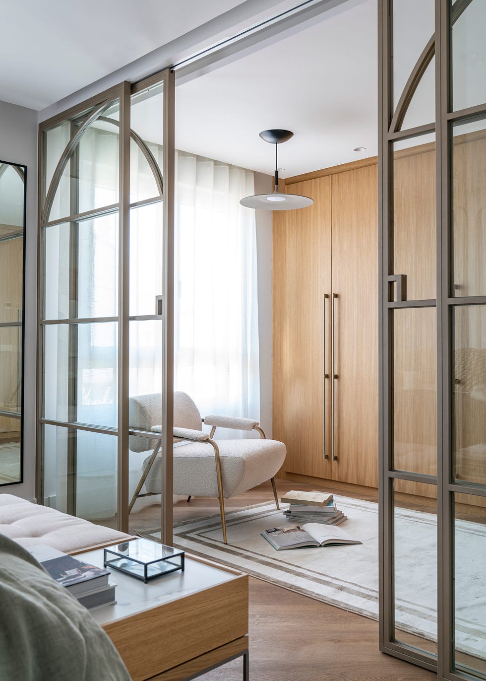 vestidor con puertas correderas de cristal