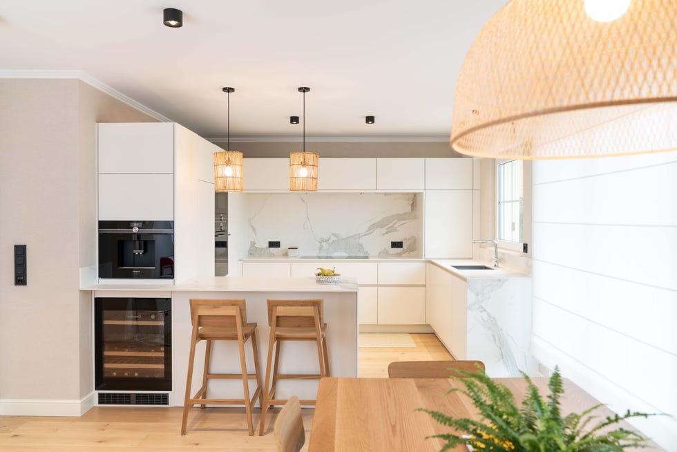 cocina blanca con península