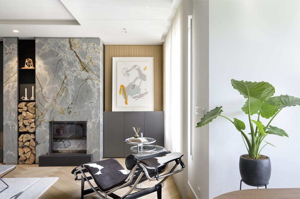 salón de diseño moderno con chimenea