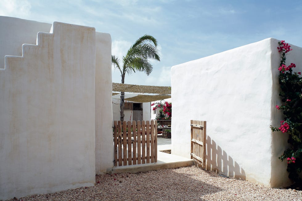 A house in Formentera rehabilitated with natural materials and an Arabic-style patio