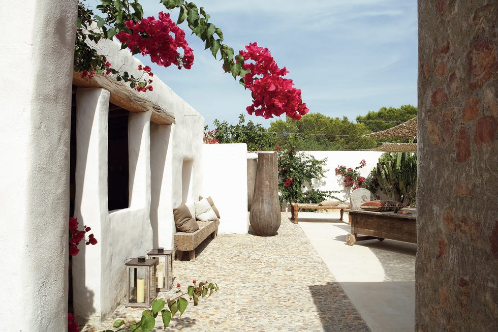 A house in Formentera rehabilitated with natural materials and an Arabic-style patio