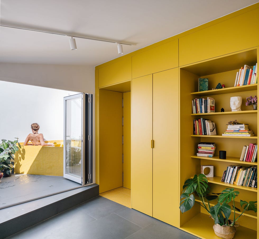casa gialla gon architects, una reforma integral de ático con terraza