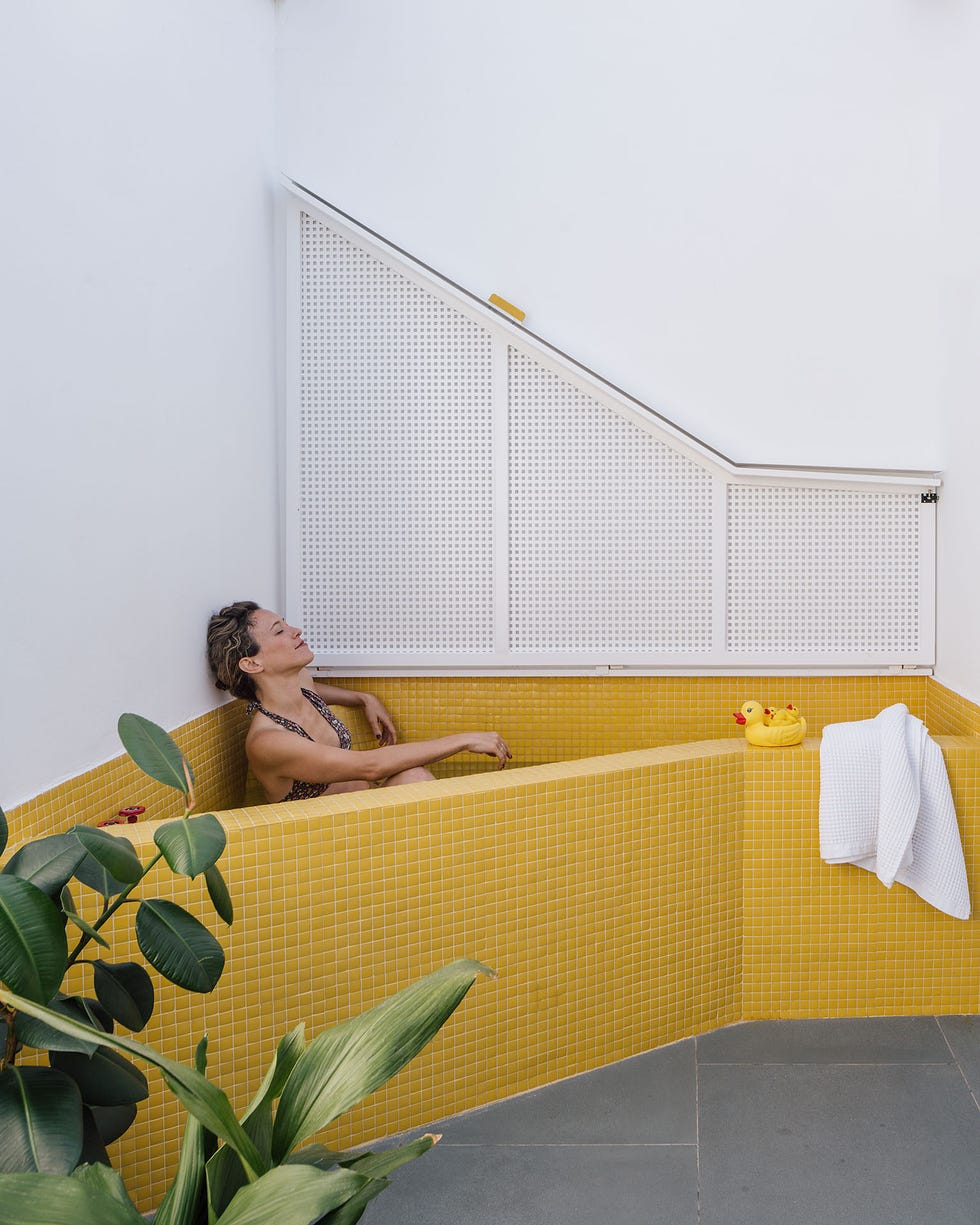 casa gialla gon architects, una reforma integral de ático con terraza