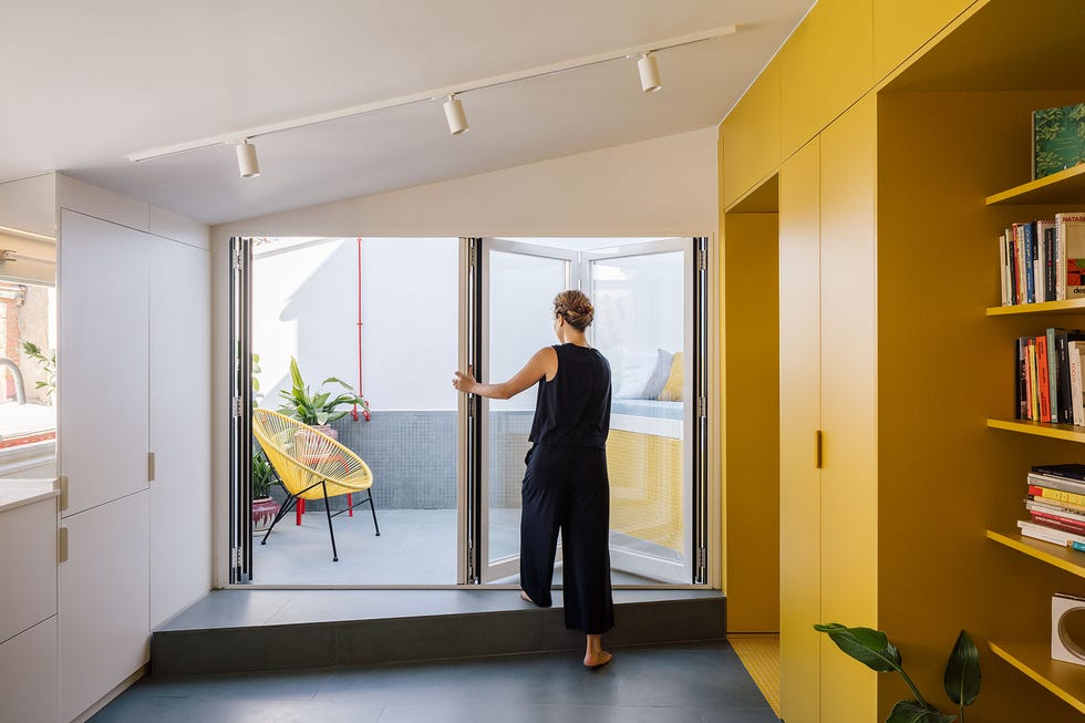 casa gialla gon architects, una reforma integral de ático con terraza