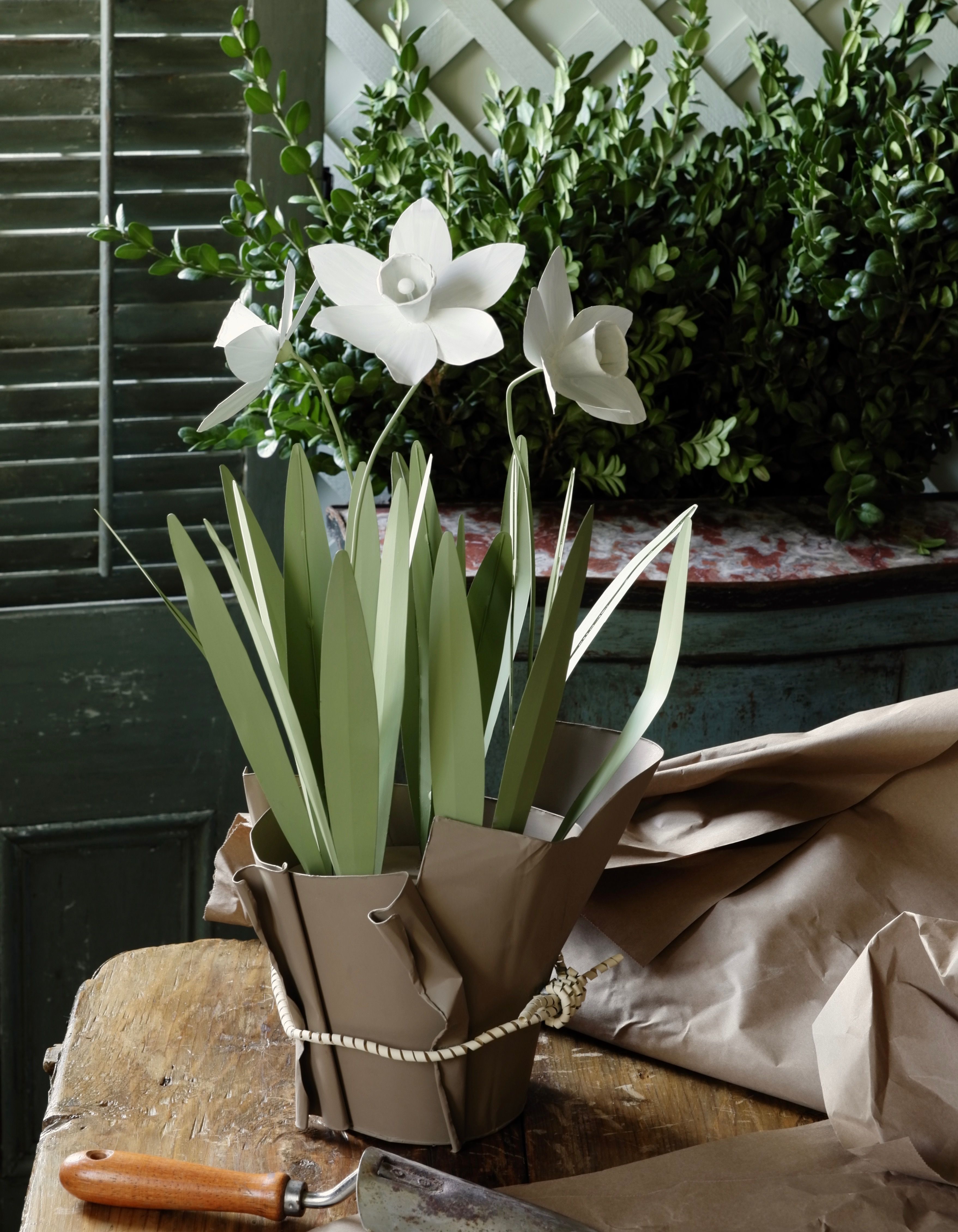 Casa Gusto Daffodil Tole Flower Giveaway with VERANDA 2022