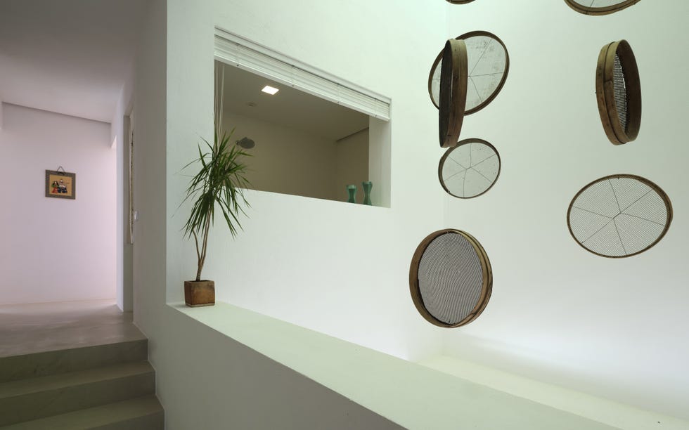 escultura en la escalera