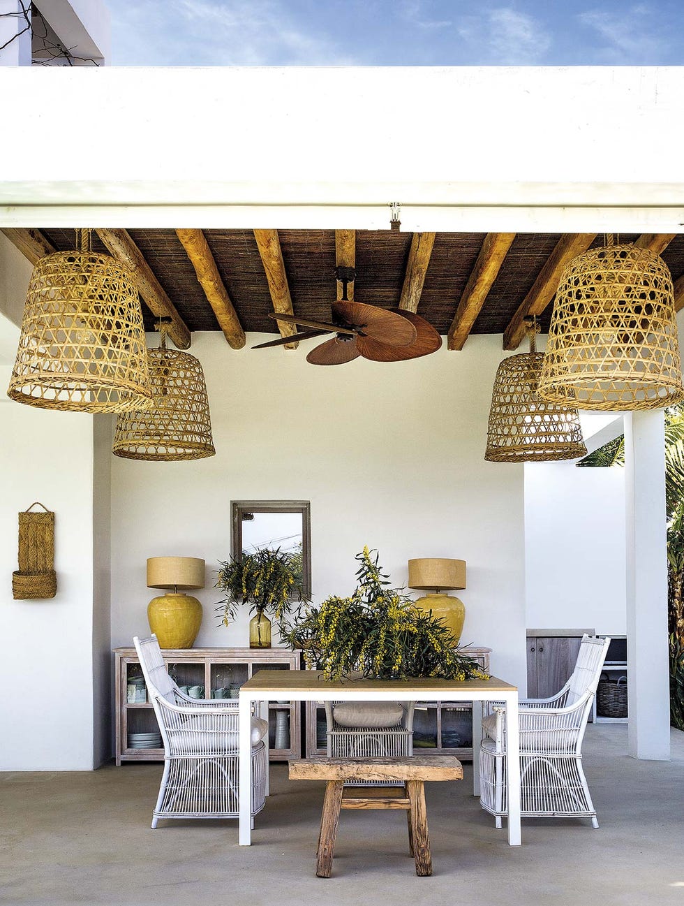 casa en ibiza moderna comedor en el porche