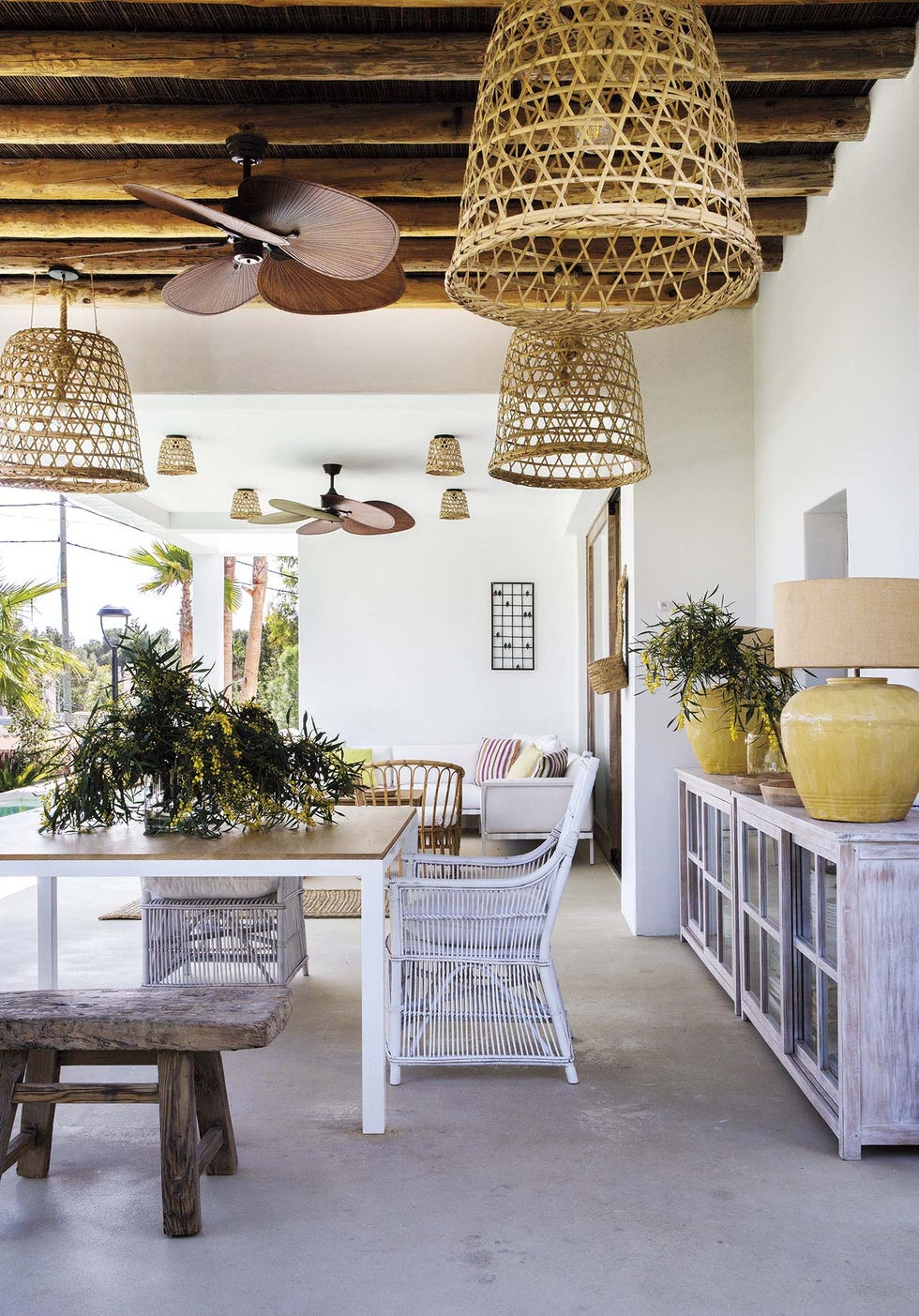 casa en ibiza moderna comedor en el porche