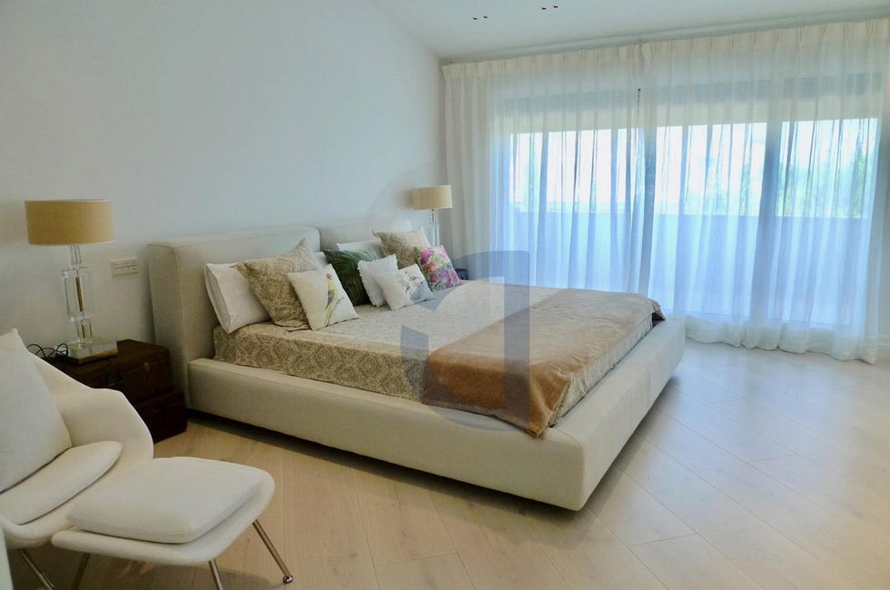 chalet familiar de iker casillas y sara carbonero madrid dormitorio