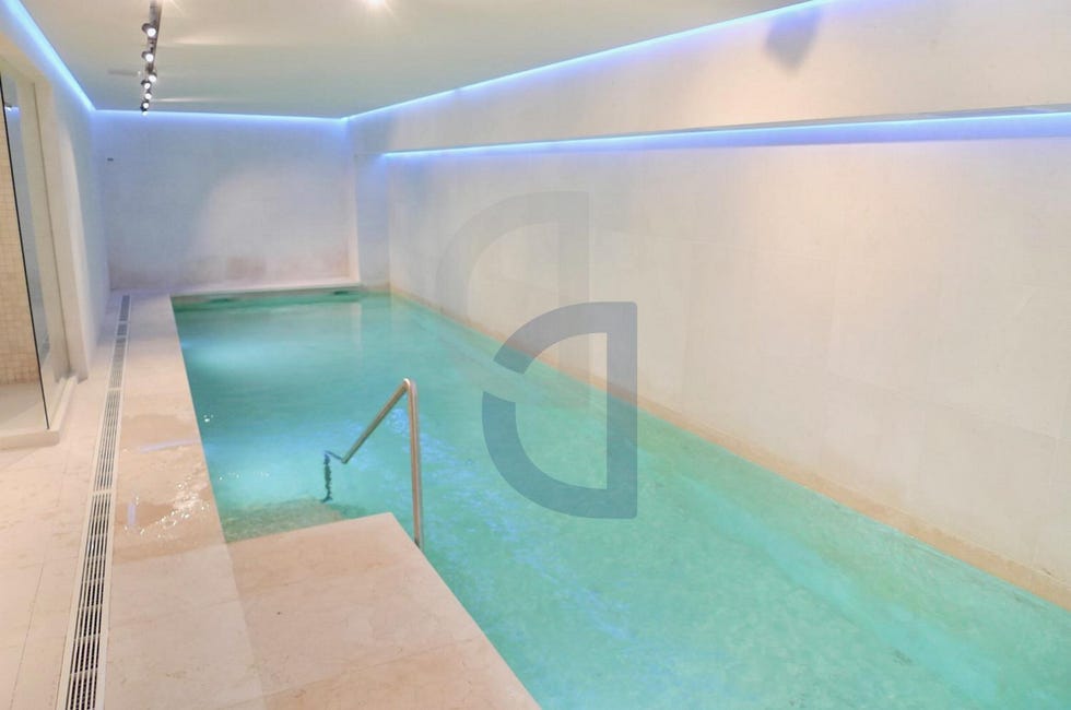 chalet familiar de iker casillas y sara carbonero madrid piscina interior