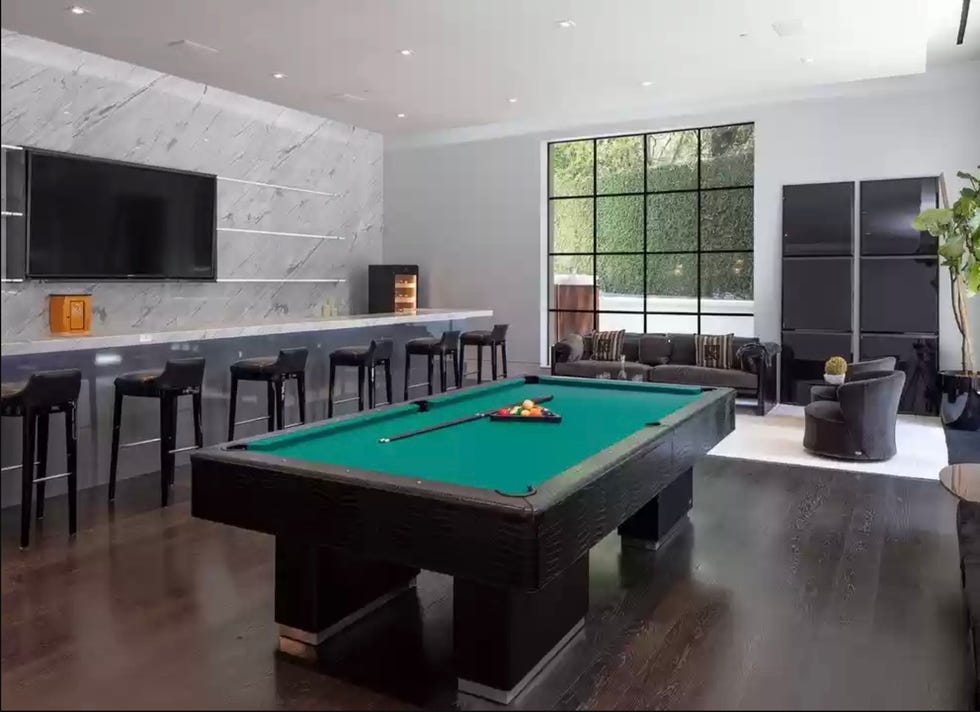 jennifer lópez y ben affleck buscan casa en los Ángeles sala de billar