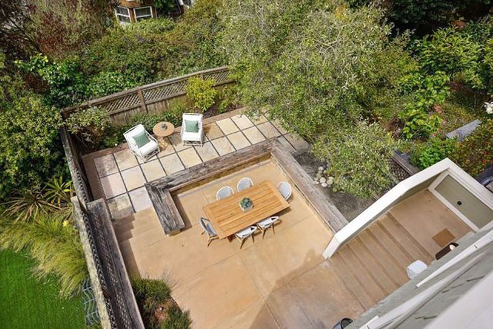 julia roberts tiene una casa victoriana en san francisco con cinco plantas y un gran patio con plantas