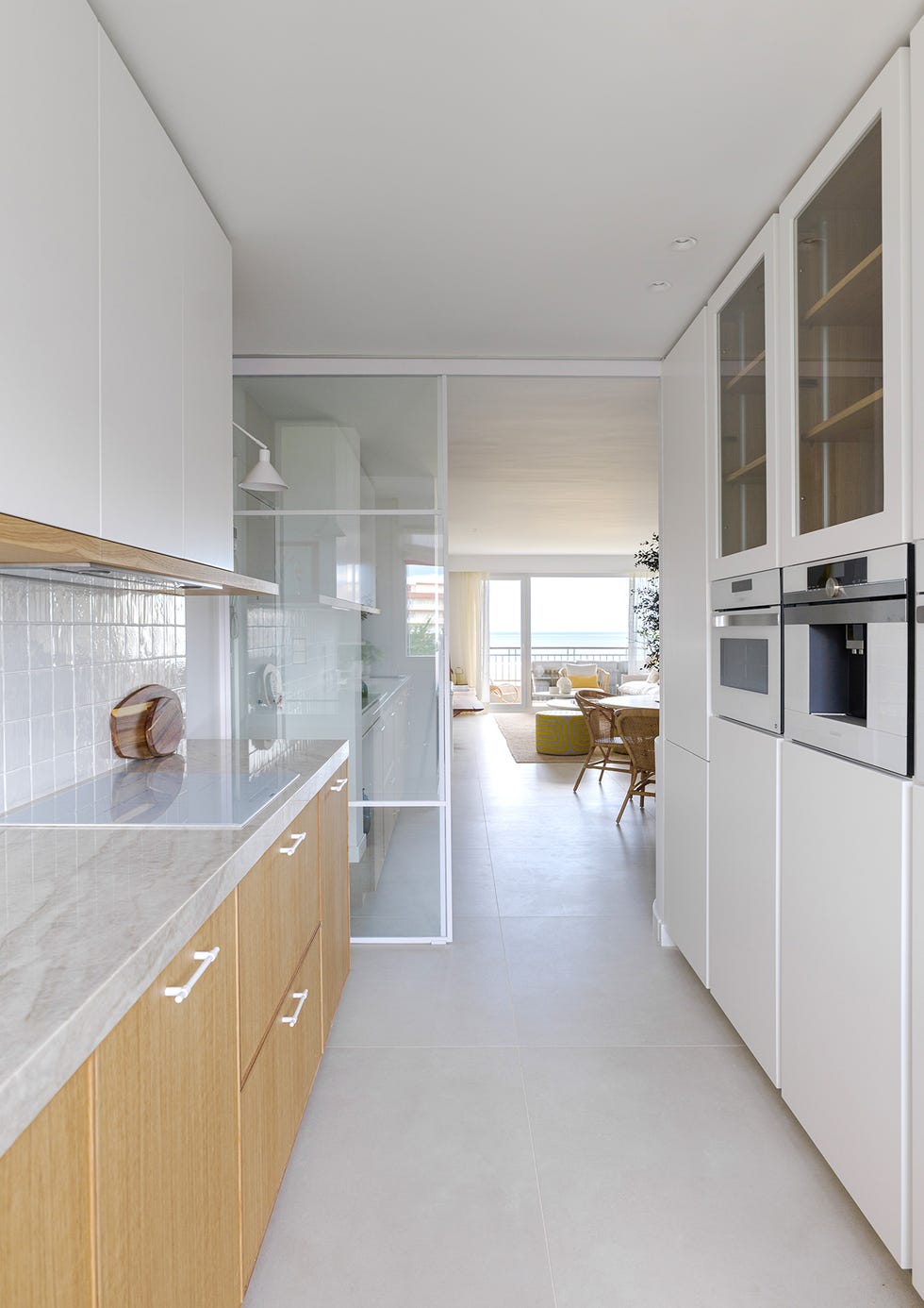 la reforma integral de una casa en la playa de laredo con nueva distribución para tener acceso exterior y vistas a la playa desde todas las habitaciones