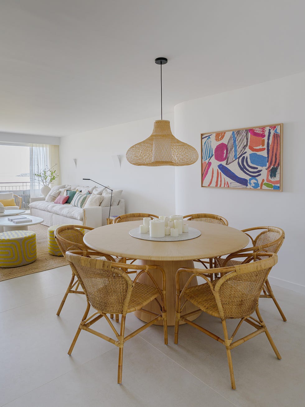 la reforma integral de una casa en la playa de laredo con nueva distribución para tener acceso exterior y vistas a la playa desde todas las habitaciones