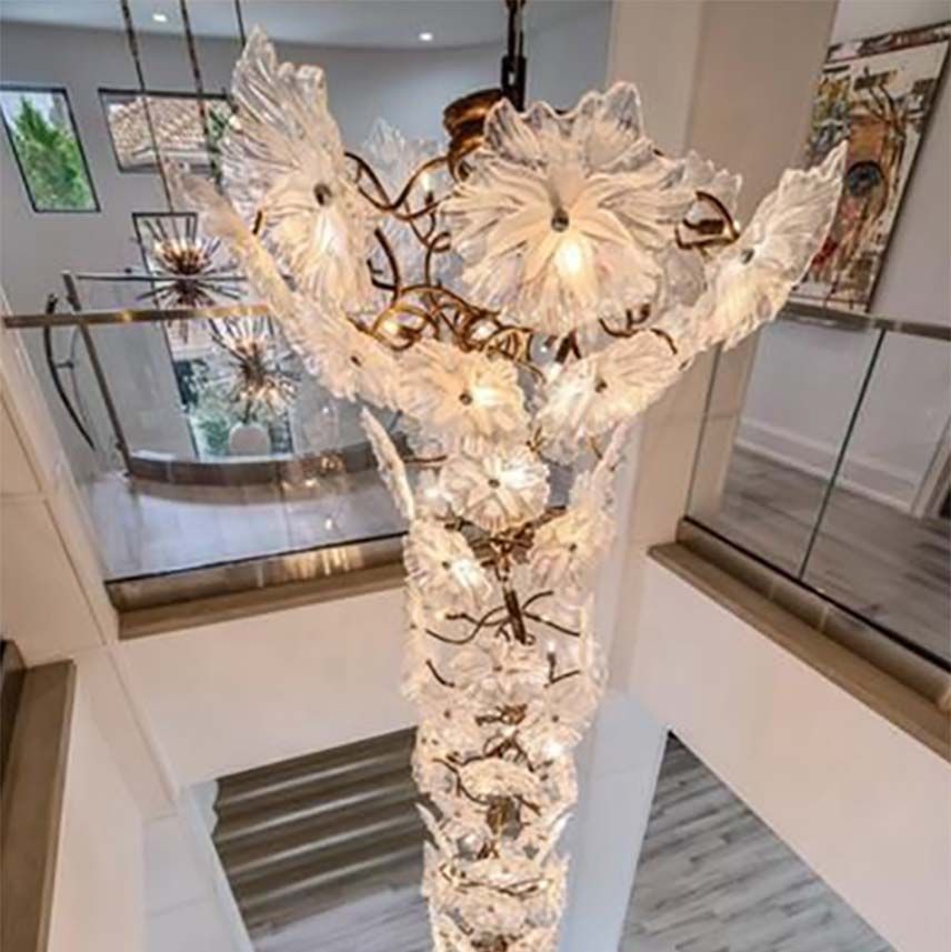 Leo Messi and Antonella Roccuzzo have a waterfall design lamp in their Miami home