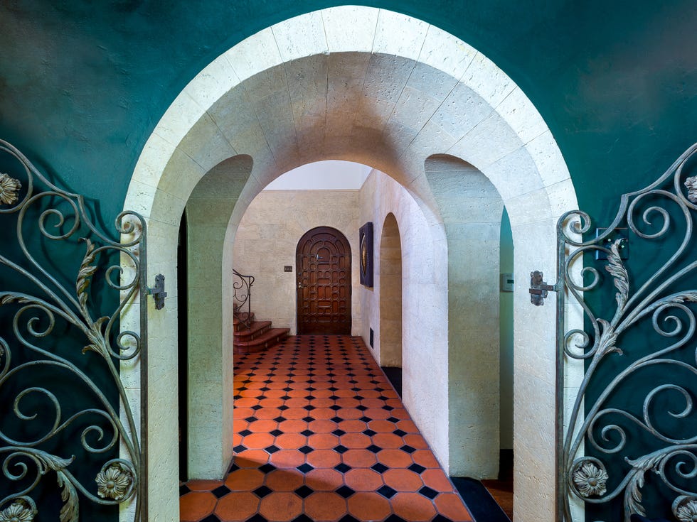 casa de estilo colonial español de leonardo dicaprio