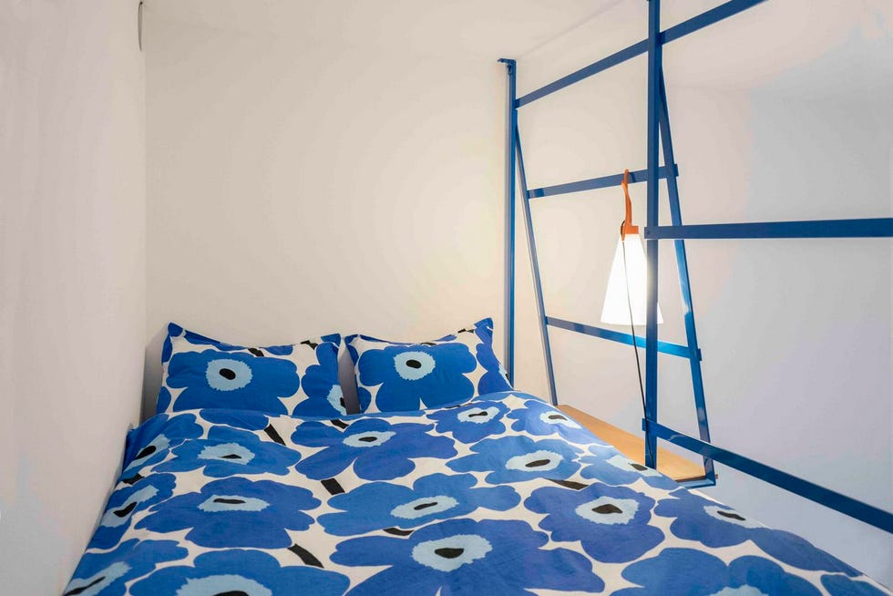 apartamento dúplex con dormitorio pequeño