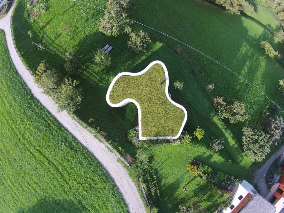 vista aérea de la casa con tejado verde