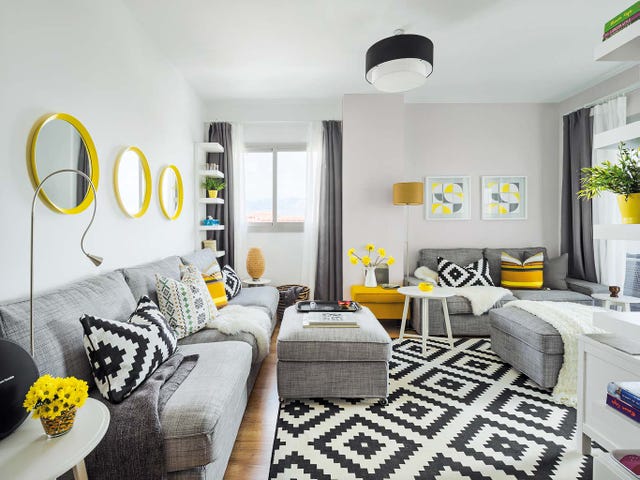 piso reformado decorado en gris y amarillo salón