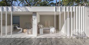 casa modular de diseño sostenible en color blanco