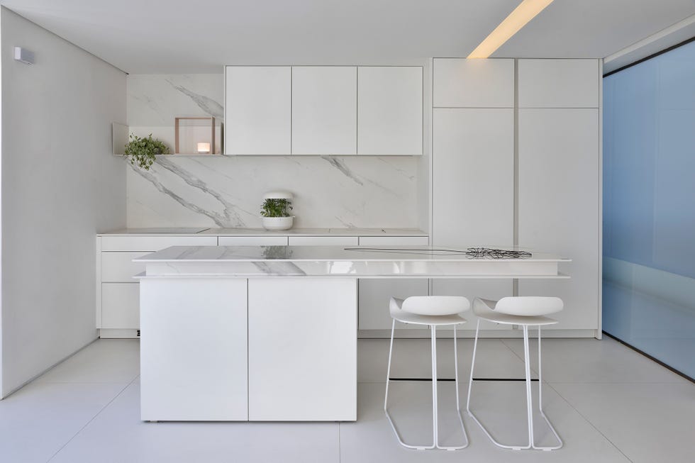cocina moderna de estilo minimalista en color blanco