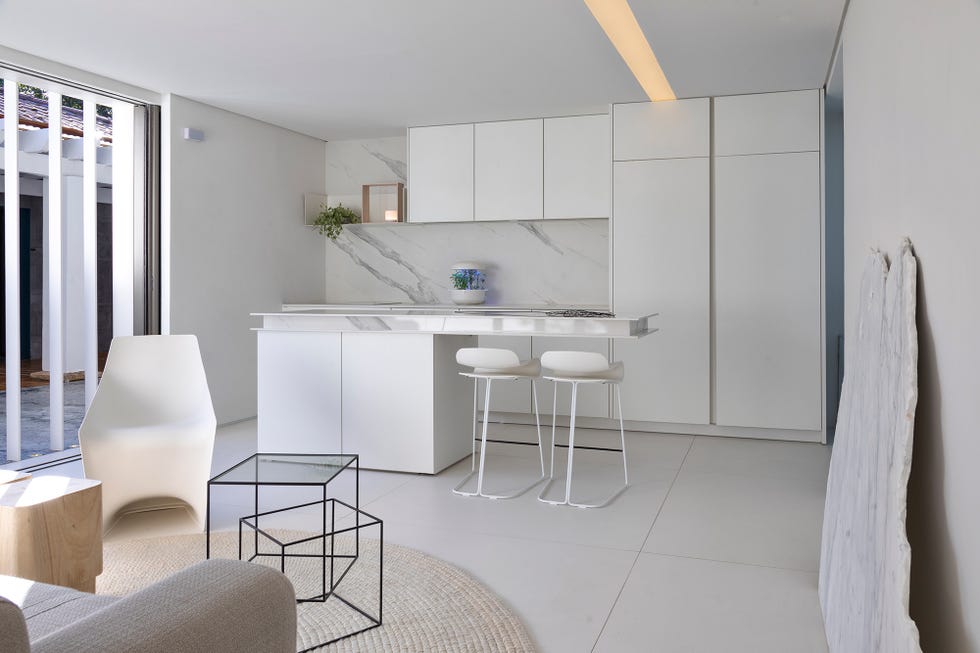 cocina moderna de estilo minimalista en color blanco