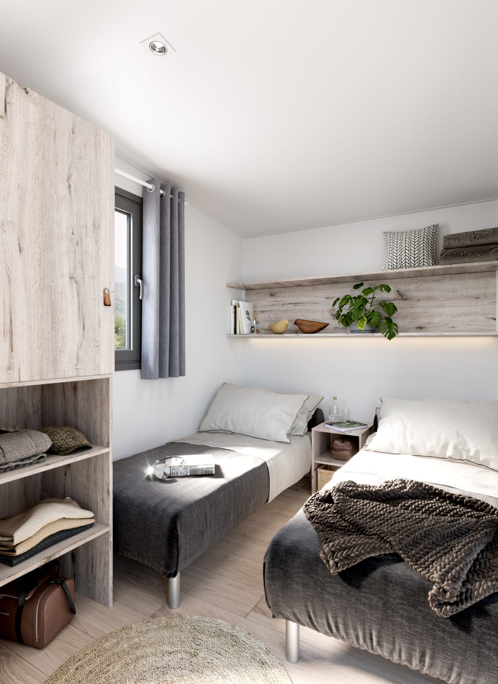 Dormitorio con dos camas individuales y estanterías de madera