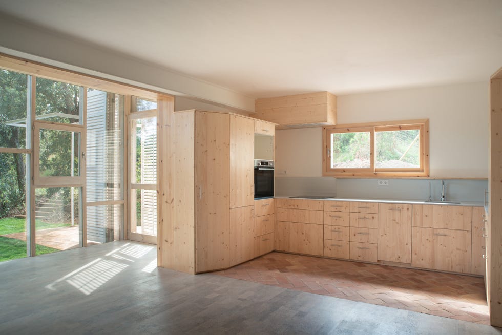 cocina con muebles de madera
