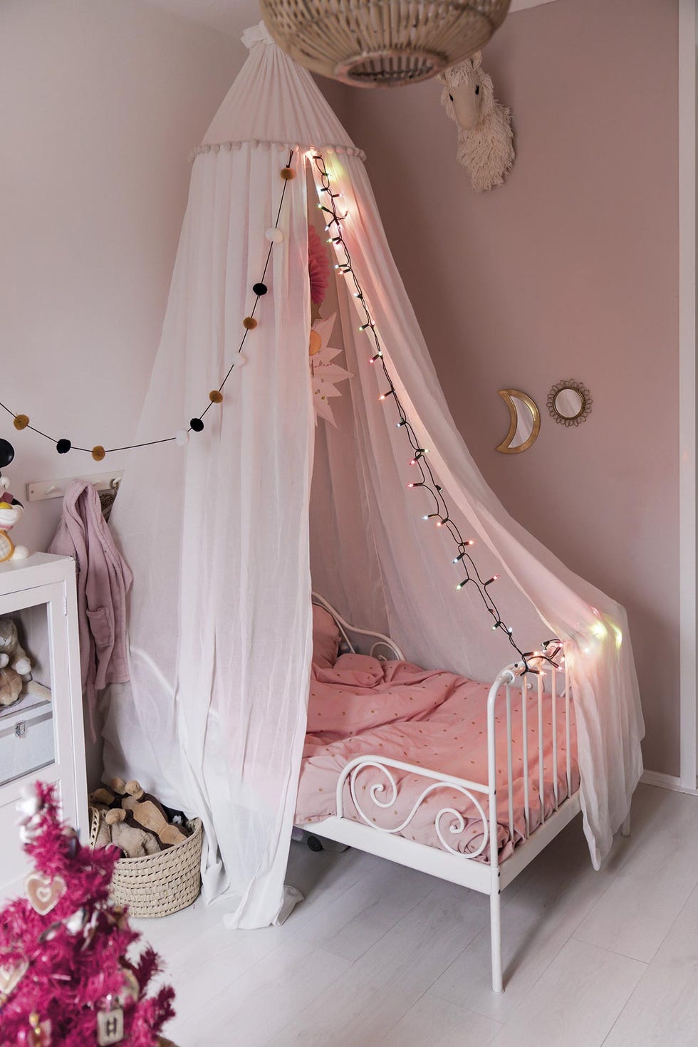 casa decorada de navidad dormitorio infantil rosa