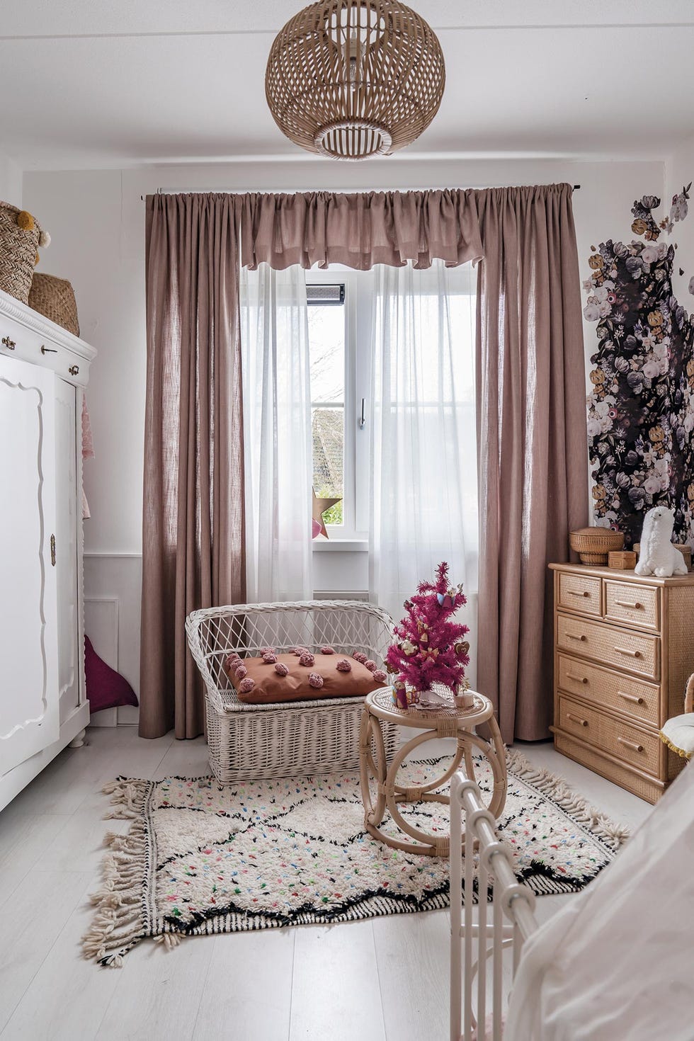casa decorada de navidad dormitorio infantil rosa