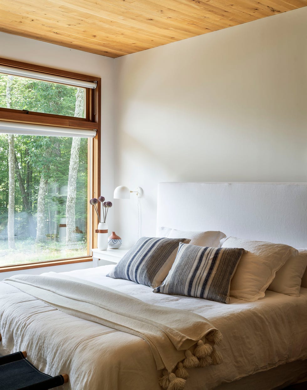 dormitorio decorado en tonos neutros