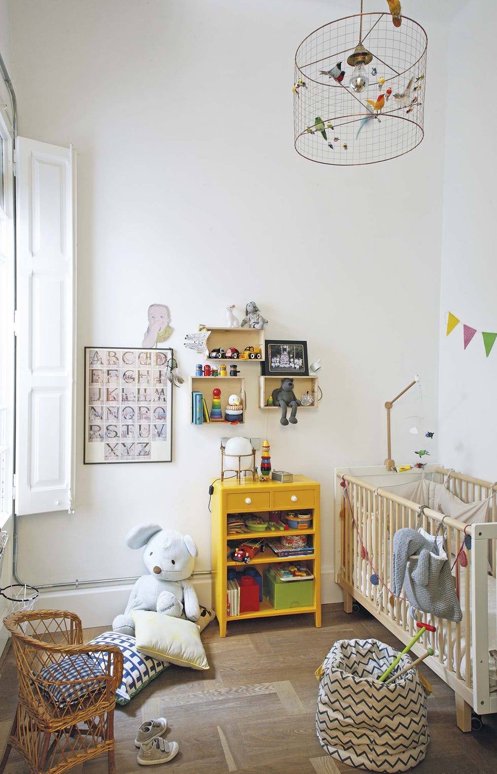 Piso con jardín: dormitorio infantil
