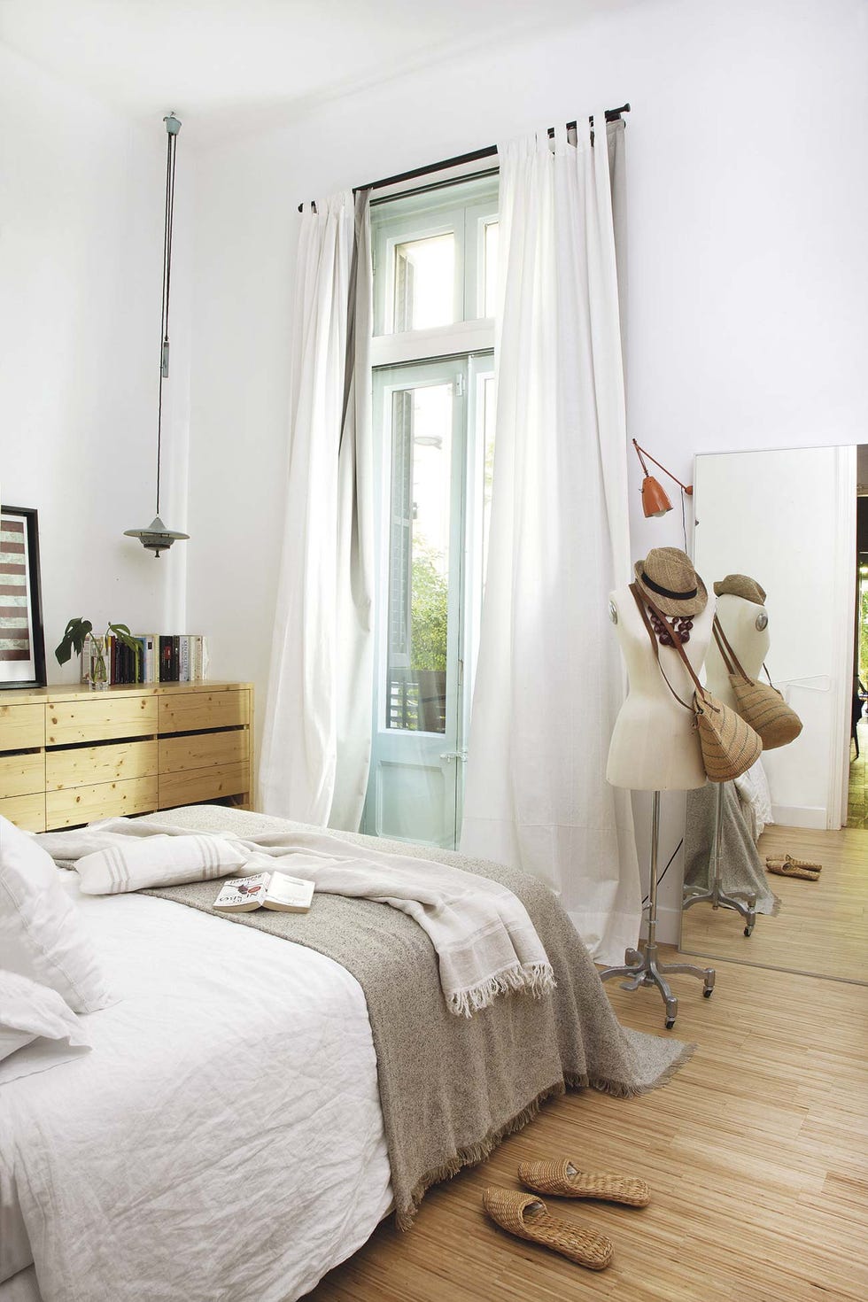 Piso con jardín: dormitorio principal